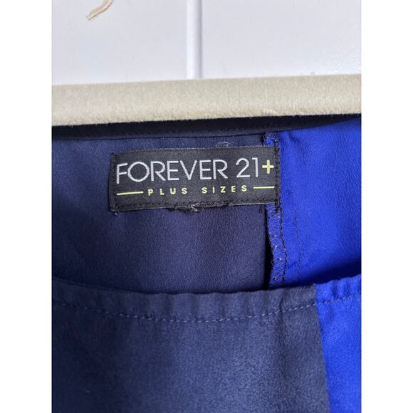 Forever 21 Plus‎ Size 1X Blue Geometric Peplum Blouse - Picture 5 of 8